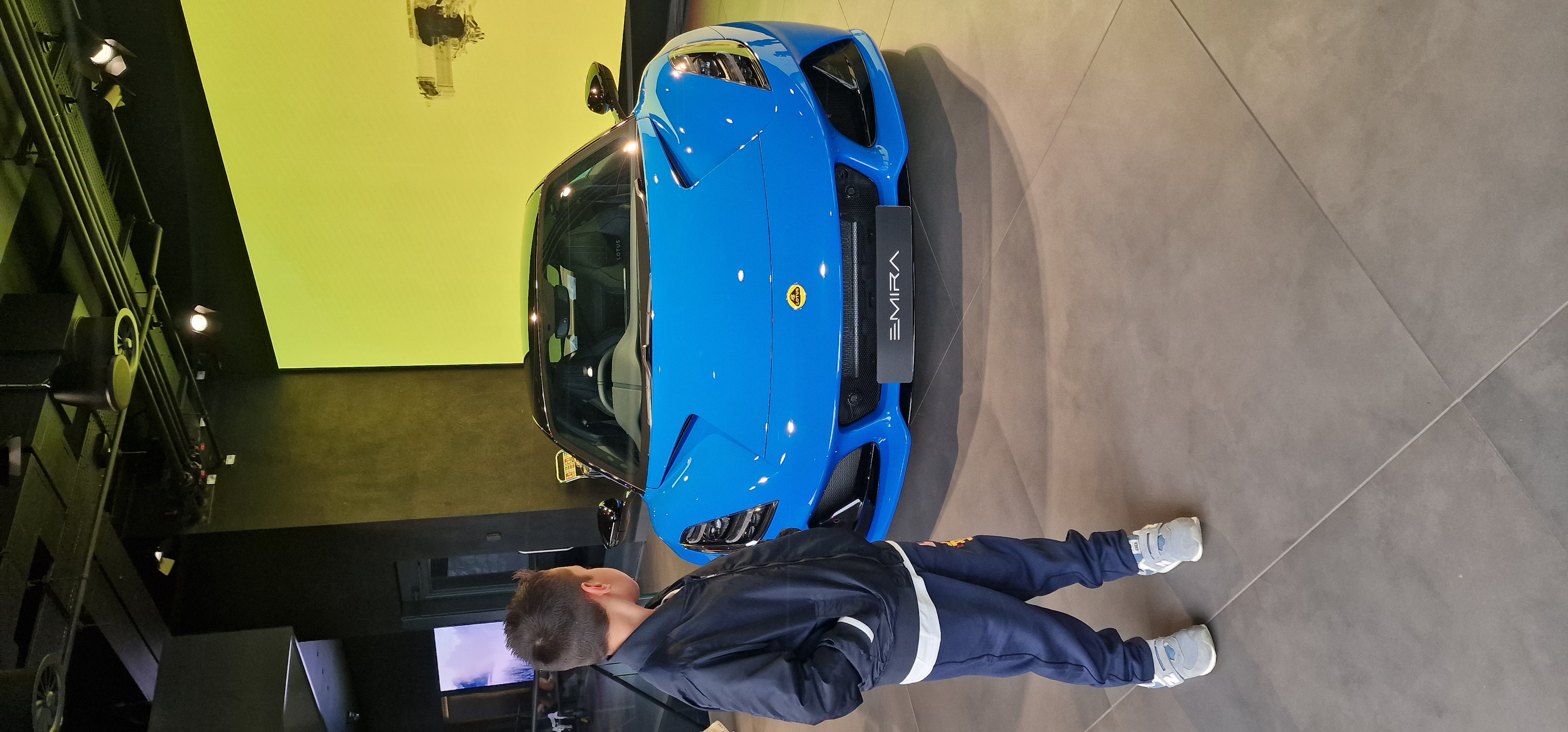 Lotus Emira azul Londres