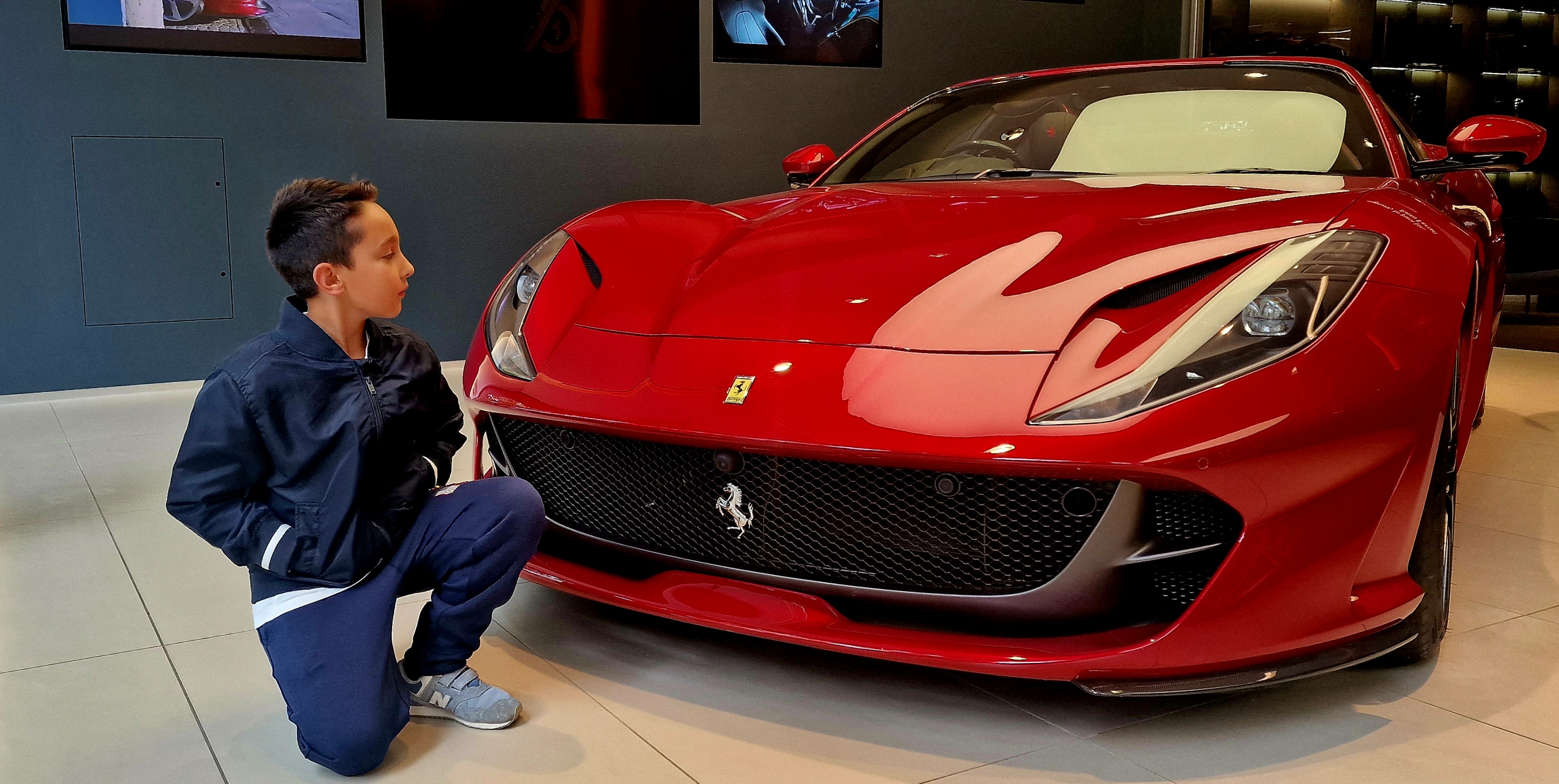 Ferrari 812 Londres