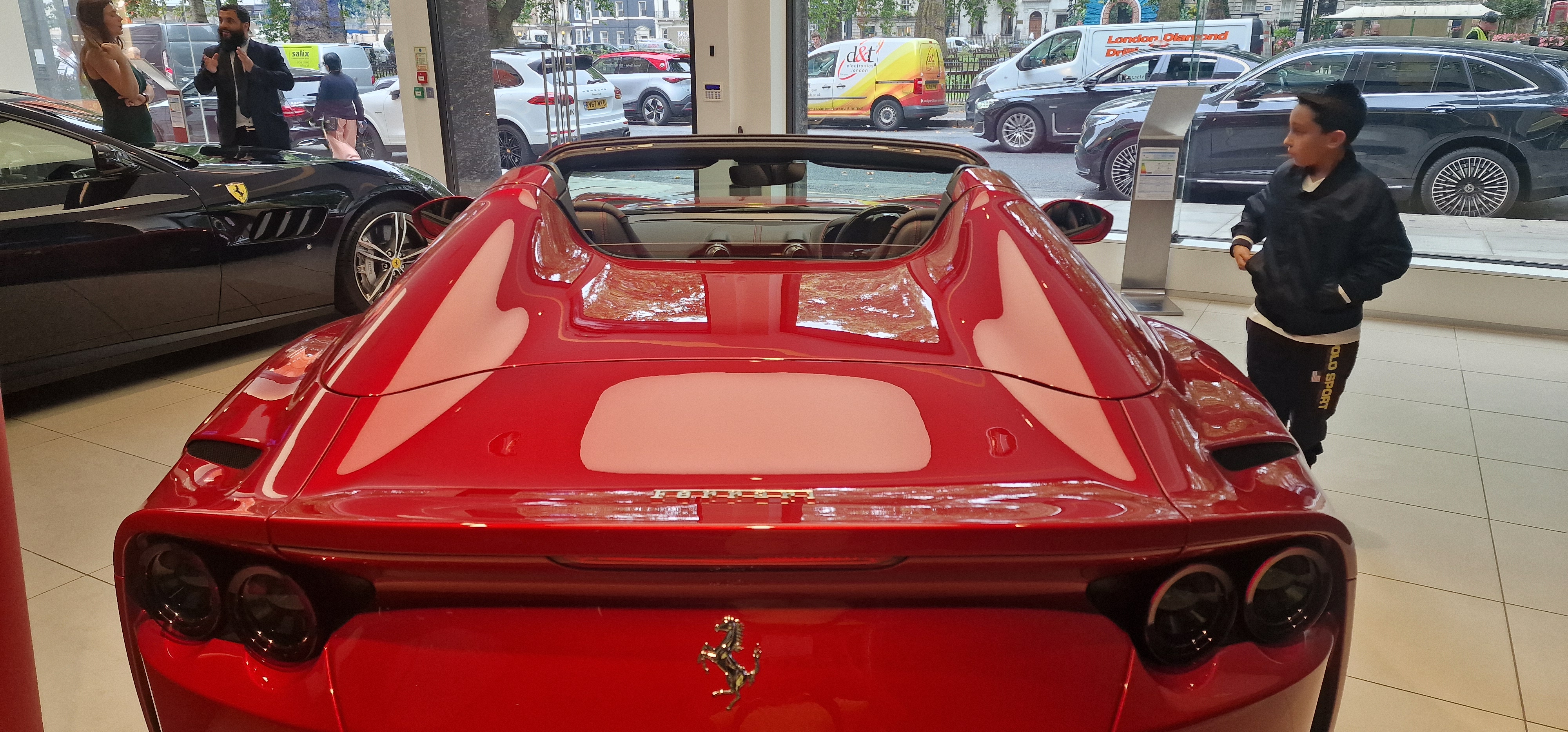Ferrari Londres concesionario